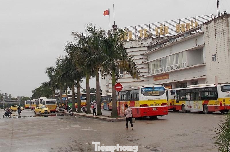 Là bến xe có diện tích và công suất lớn nhất Hà Nội, nhưng hiện nay bến xe Yên Nghĩa (Hà Đông) đang là bến có lượng xe xuất bến thấp nhất khu vực nội thành.