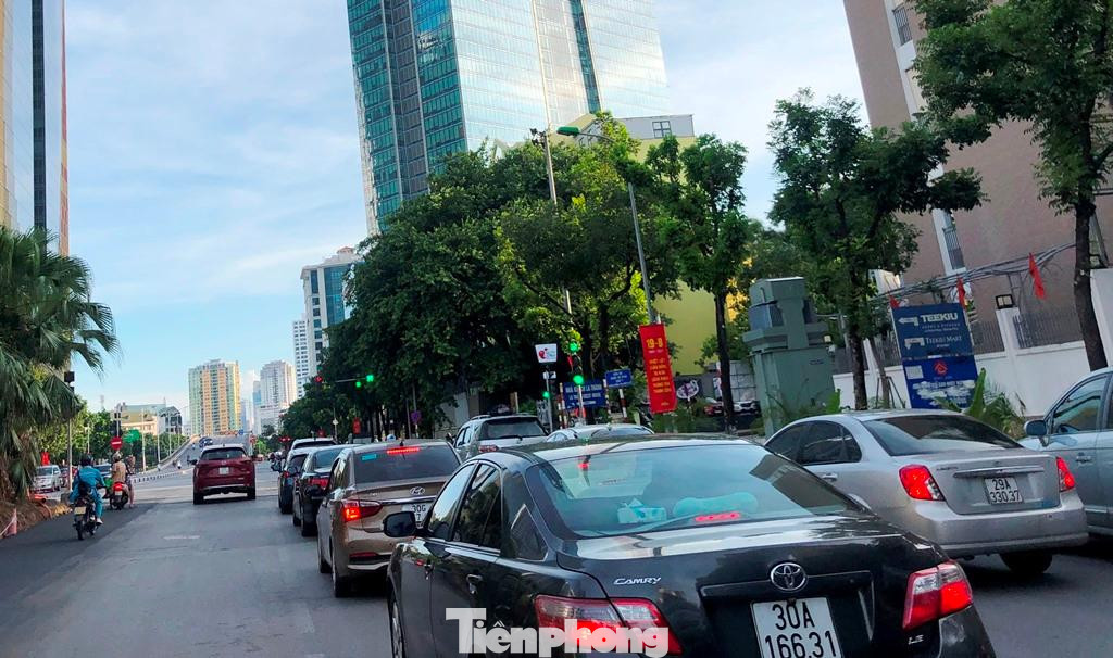 Sau mở rộng, Sở GTVT cũng tổ chức giao thông trục Liễu Giai - Văn Cao theo hướng các loại phương tiện ô tô, xe máy sẽ đi theo làn, điều chỉnh việc đi lại tại các nút giao để giảm xung đột, ùn tắc. Sau mở rộng, Sở GTVT cũng tổ chức giao thông trục Liễu Giai - Văn Cao theo hướng các loại phương tiện ô tô, xe máy sẽ đi theo làn, điều chỉnh việc đi lại tại các nút giao để giảm xung đột, ùn tắc.