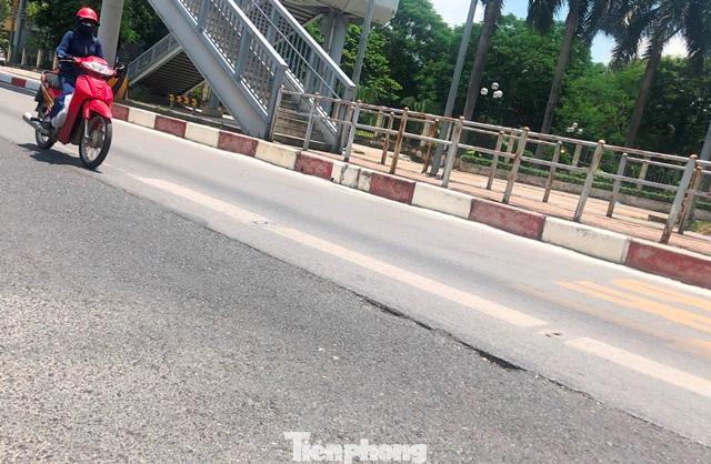 Chủ đầu tư cam kết sẽ hoàn trả các tuyến đường thi công theo đúng tiến độ để phục vụ giao thông ở giai đoạn hoàn thiện Chủ đầu tư cam kết sẽ hoàn trả các tuyến đường thi công theo đúng tiến độ để phục vụ giao thông ở giai đoạn hoàn thiện