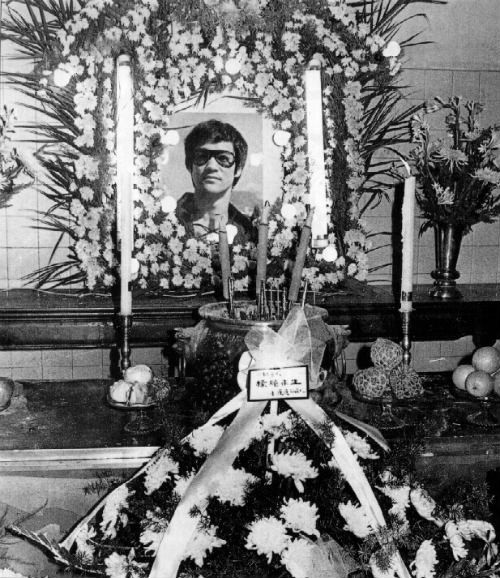 Hình ảnh đám tang của Lý Tiểu Long ở Hong Kong