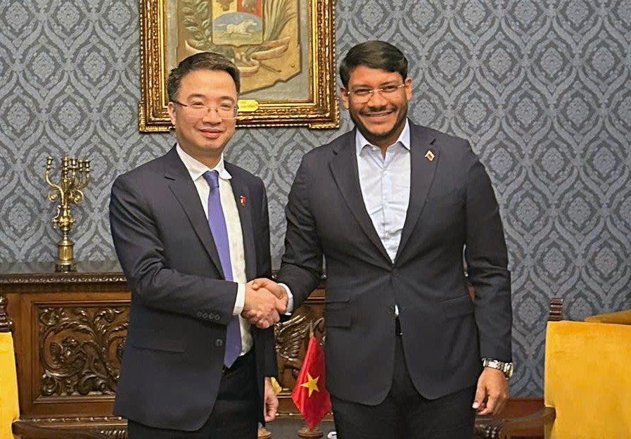 Bí thư T.Ư Đoàn Nguyễn Tường Lâm và Phó Chủ tịch Đảng XHCN Thống nhất Venezuela phụ trách đối ngoại Rander Pena tại buổi chào xã giao. Ảnh: BTC Bí thư T.Ư Đoàn Nguyễn Tường Lâm và Phó Chủ tịch Đảng XHCN Thống nhất Venezuela phụ trách đối ngoại Rander Pena tại buổi chào xã giao. Ảnh: BTC