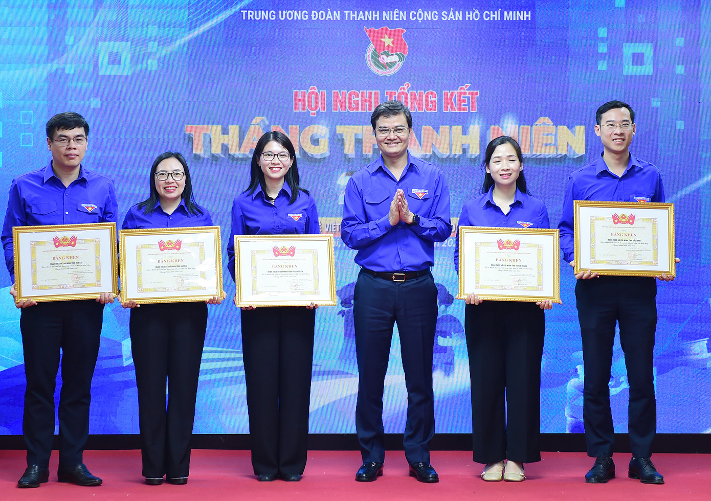 Dịp này, T.Ư Đoàn trao tặng bằng khen các tập thể và cá nhân có thành tích nổi bật trong triển khai Tháng Thanh niên năm 2025. Ảnh: Xuân Tùng Dịp này, T.Ư Đoàn trao tặng bằng khen các tập thể và cá nhân có thành tích nổi bật trong triển khai Tháng Thanh niên năm 2025. Ảnh: Xuân Tùng