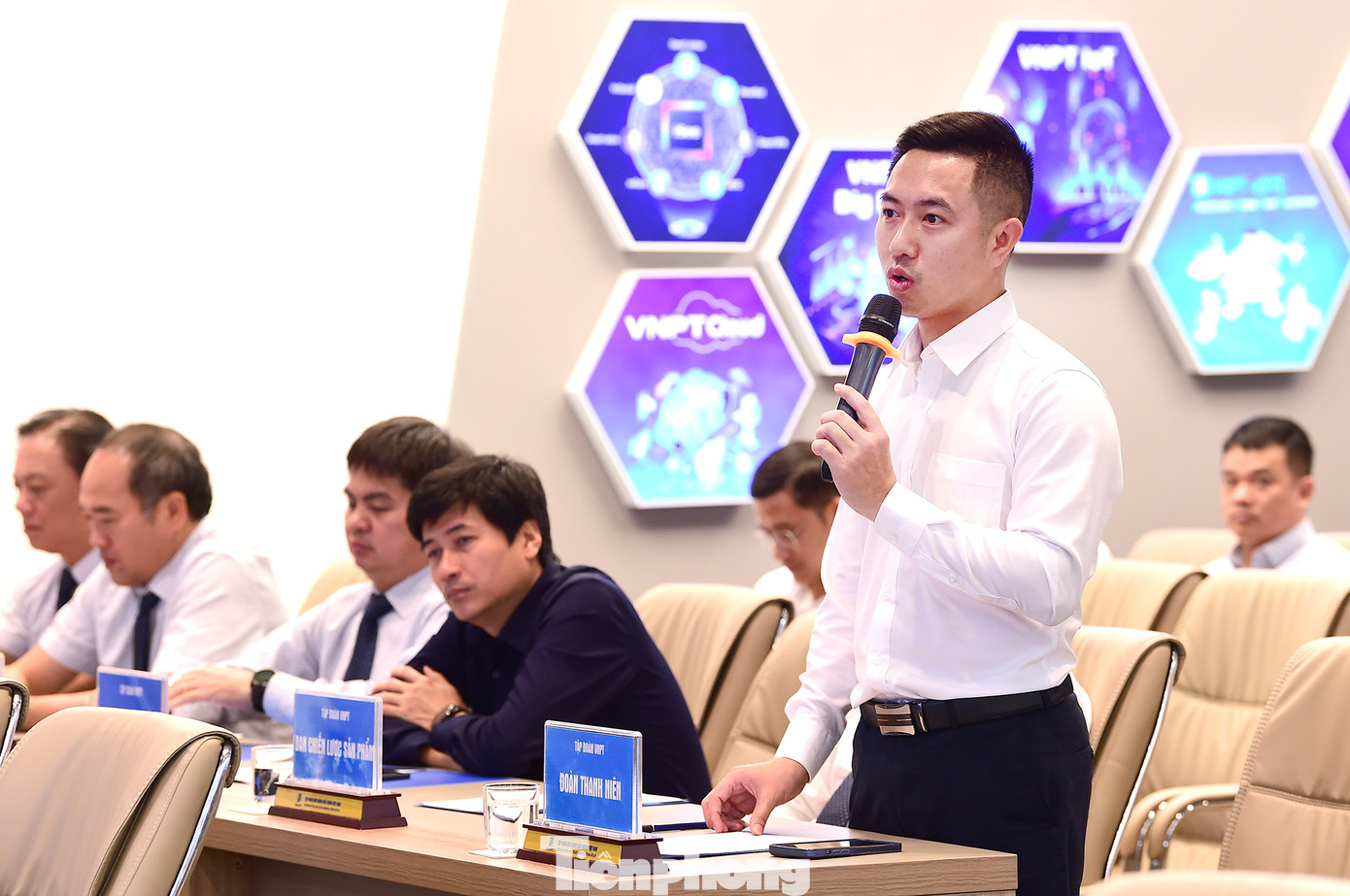 Nhiều ý kiến trao đổi, đề xuất về các nội dung hoạt động giữa hai đơn vị đã được chia sẻ tại chương trình. Ảnh: Xuân Tùng Nhiều ý kiến trao đổi, đề xuất về các nội dung hoạt động giữa hai đơn vị đã được chia sẻ tại chương trình. Ảnh: Xuân Tùng