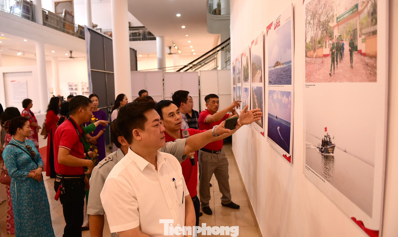 Ban Tổ chức mong muốn, triển lãm góp phần khơi dậy trong thế hệ trẻ chủ nghĩa anh hùng cách mạng, tinh thần đại đoàn kết, niềm tự hào và ý chí tự lực, tự cường, tự tin cùng đất nước bước vào kỷ nguyên phát triển mới, kỷ nguyên vươn mình của dân tộc Việt Nam. Ảnh: Xuân Tùng