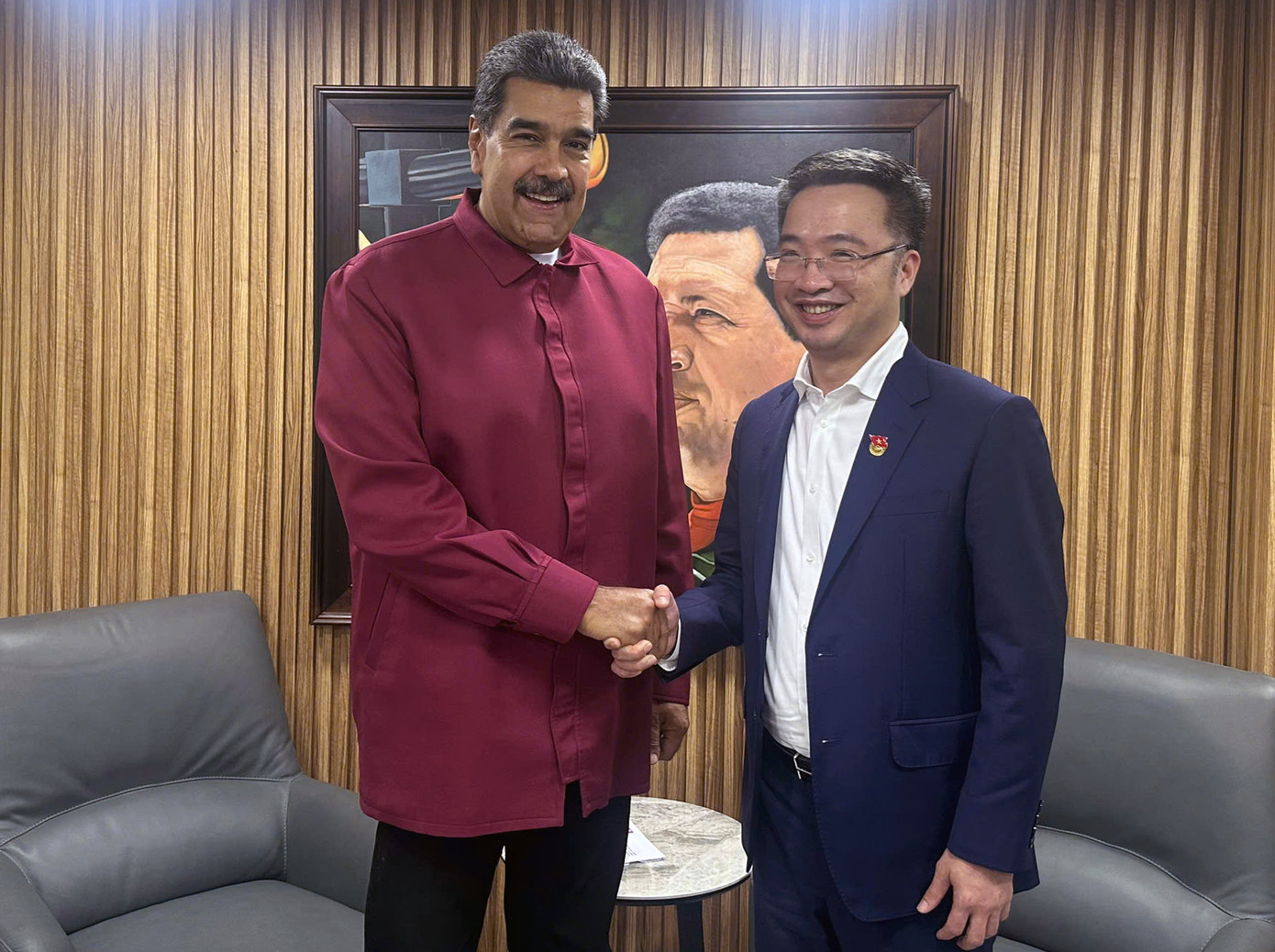 Chủ tịch Đảng Xã hội chủ nghĩa Thống nhất (PSUV), Tổng thống Venezuela Nicolás Maduro và Bí thư T.Ư Đoàn TNCS Hồ Chí Minh, Chủ tịch Hội LHTN Việt Nam Nguyễn Tường Lâm tại buổi tiếp. Ảnh: BTC Chủ tịch Đảng Xã hội chủ nghĩa Thống nhất (PSUV), Tổng thống Venezuela Nicolás Maduro và Bí thư T.Ư Đoàn TNCS Hồ Chí Minh, Chủ tịch Hội LHTN Việt Nam Nguyễn Tường Lâm tại buổi tiếp. Ảnh: BTC