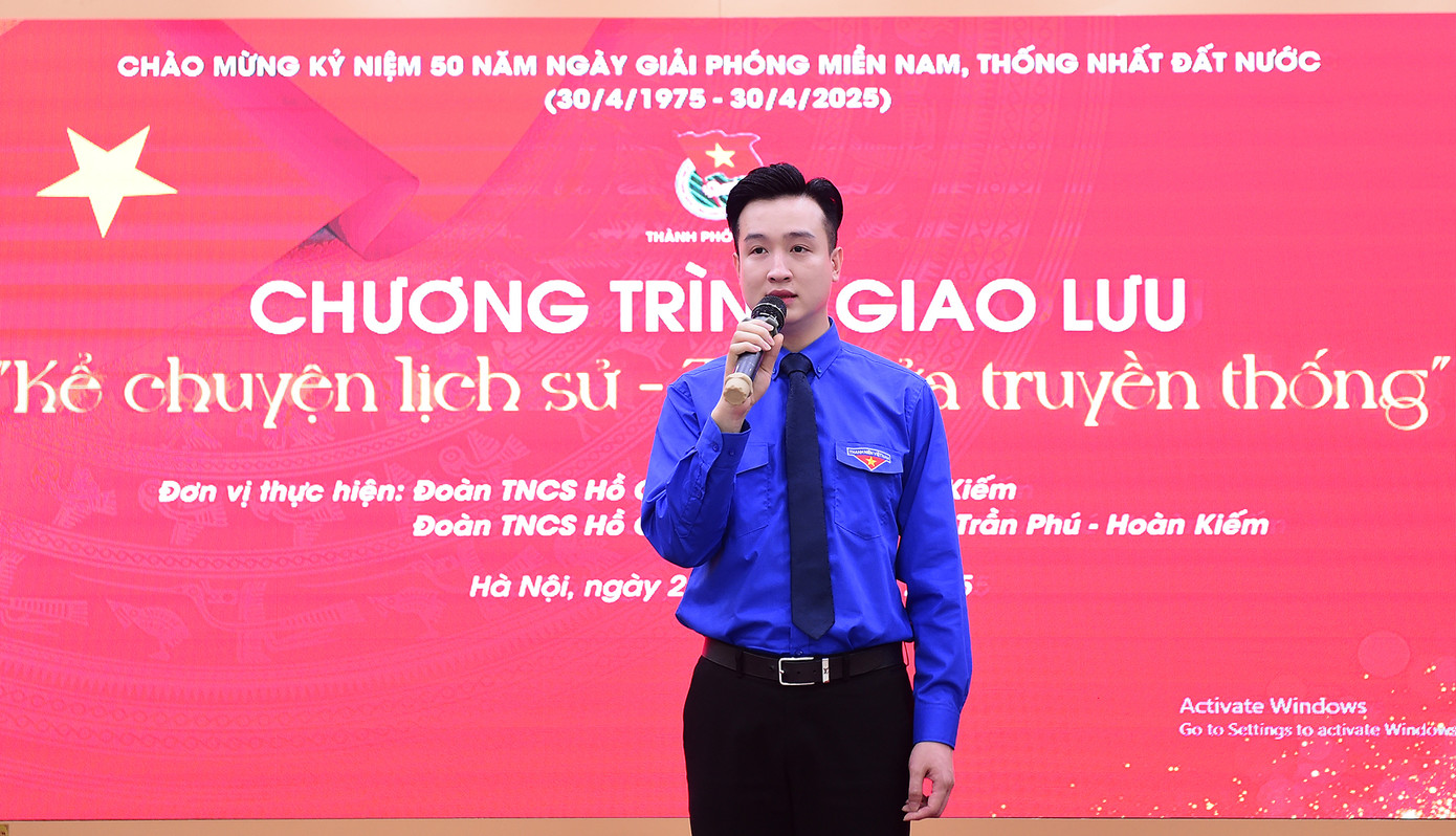 Anh Đào Đức Việt - Phó Bí thư Thành Đoàn, Chủ tịch Hội đồng Đội Thành phố Hà Nội phát biểu tại chương trình. Ảnh: Xuân Tùng