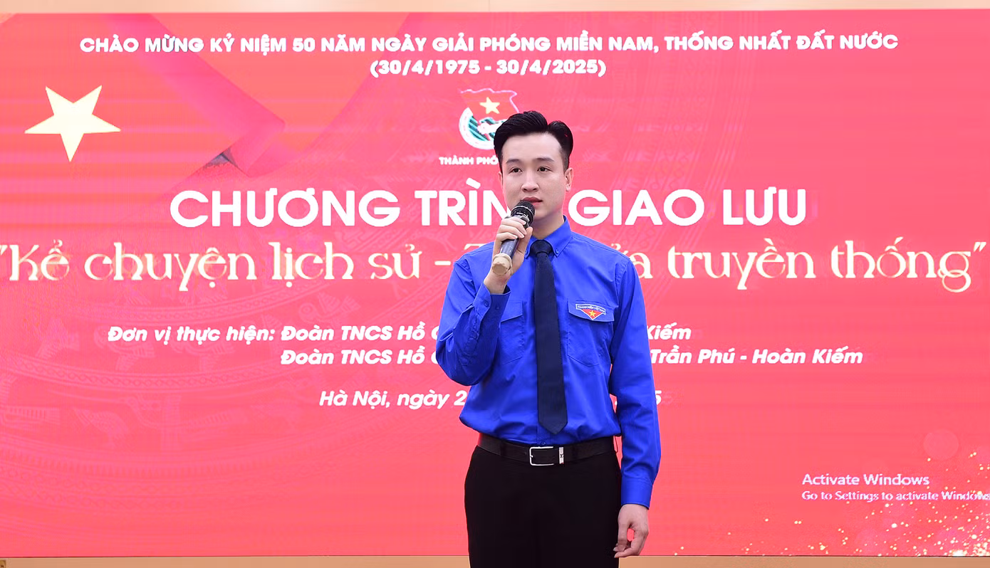 Anh Đào Đức Việt - Phó Bí thư Thành Đoàn, Chủ tịch Hội đồng Đội Thành phố Hà Nội phát biểu tại chương trình. Ảnh: Xuân Tùng