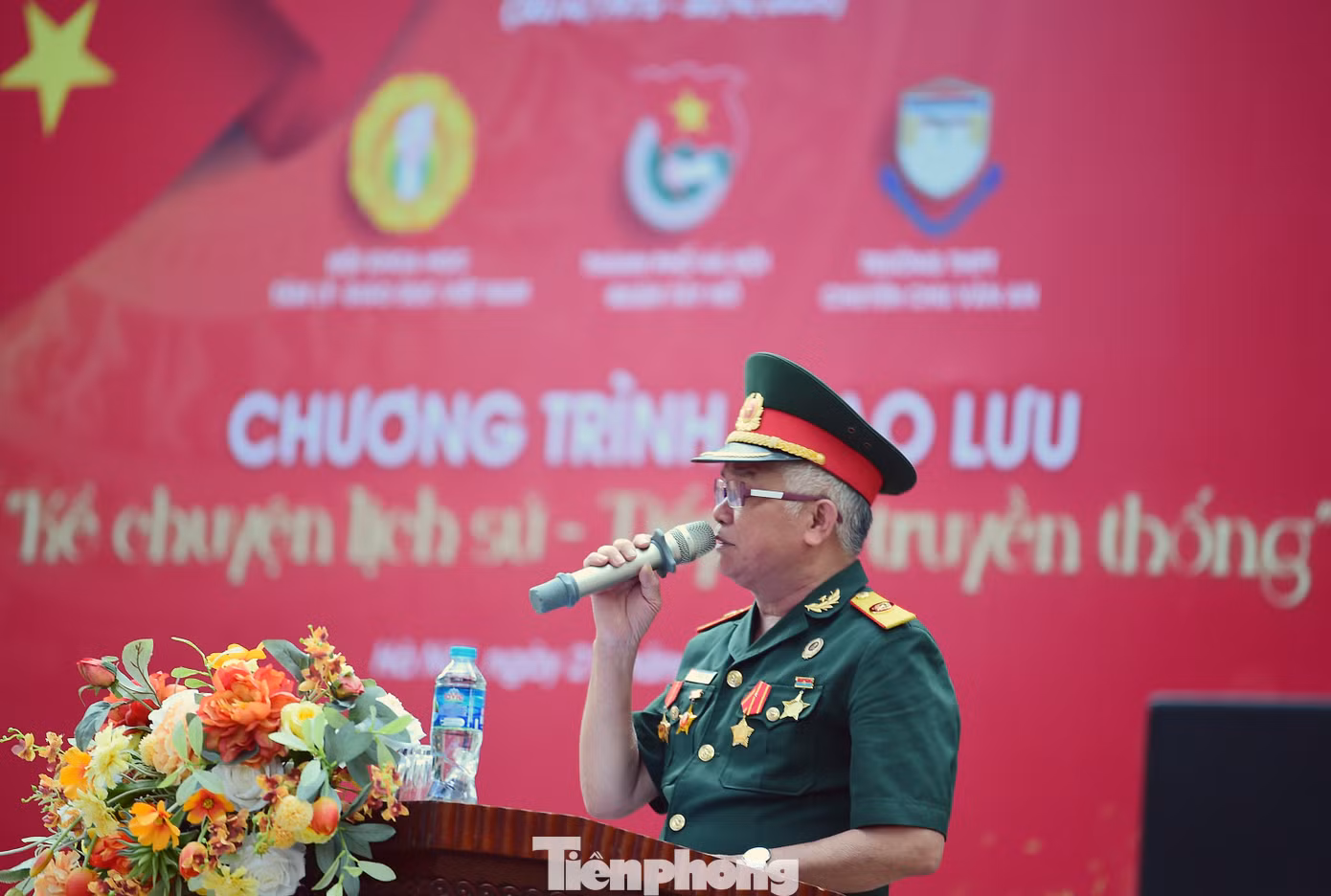 Cựu chiến binh Đỗ Trắc Lộc - Trưởng phòng Giáo dục văn hóa ca nhạc truyền thống (Hội Khoa học Tâm lý giáo dục Việt Nam) phát biểu tại chương trình.