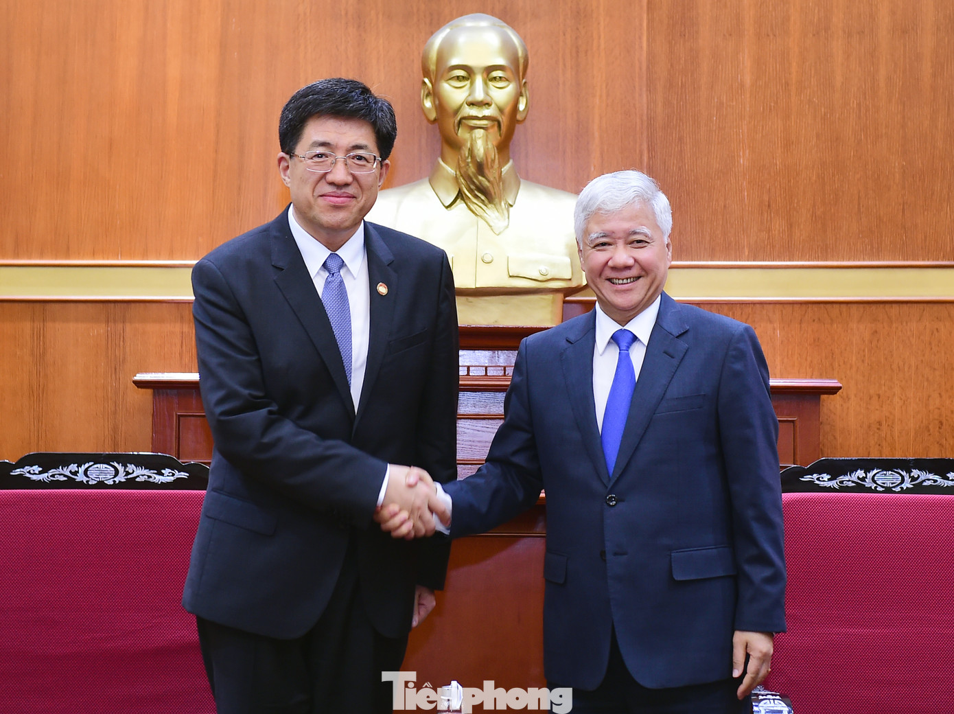 Ủy viên Bộ Chính trị, Bí thư T.Ư Đảng, Chủ tịch Ủy ban T.Ư MTTQ Việt Nam Đỗ Văn Chiến và Bí thư thứ nhất Ban Bí thư T.Ư Đoàn TNCS Trung Quốc A Đông tại buổi tiếp. Ảnh: Xuân Tùng