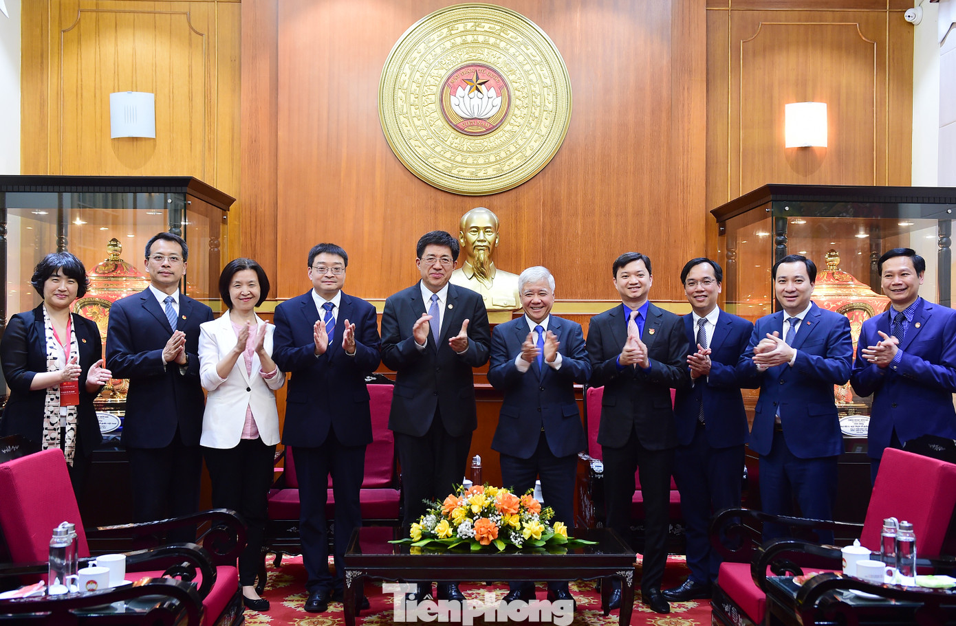 Các đại biểu chụp ảnh lưu niệm tại buổi tiếp. Ảnh: Xuân Tùng