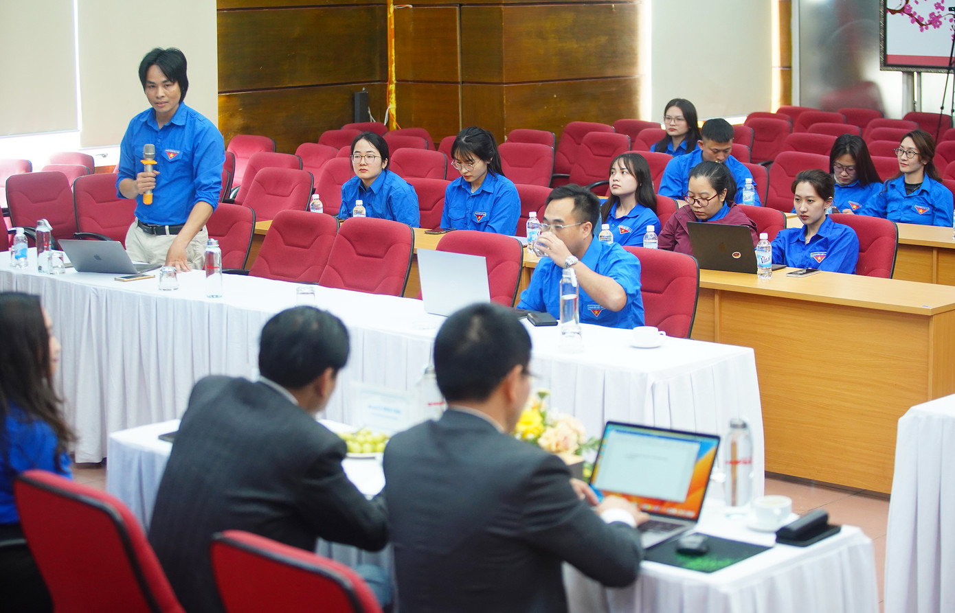 Nhiều câu hỏi, đề xuất đã được đoàn viên, thanh niên Báo Tiền Phong chia sẻ tại chương trình. Ảnh: Duy Phạm Nhiều câu hỏi, đề xuất đã được đoàn viên, thanh niên Báo Tiền Phong chia sẻ tại chương trình. Ảnh: Duy Phạm