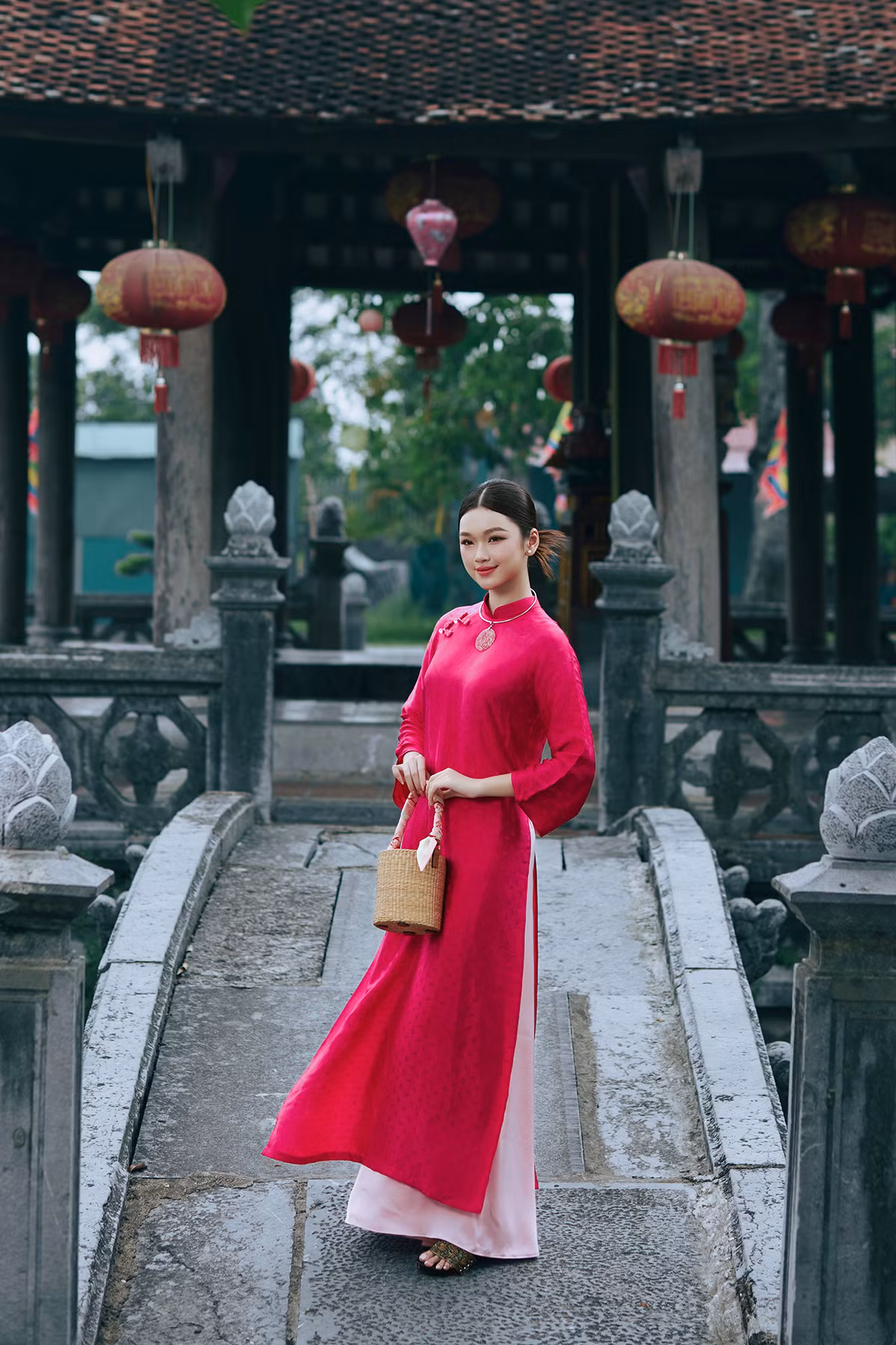 Đoàn Thị Xuân Linh từng đạt danh hiệu cao nhất và giải “Hoa khôi Trí tuệ” tại cuộc thi Hoa khôi Ngoại giao. Ảnh: NVCC