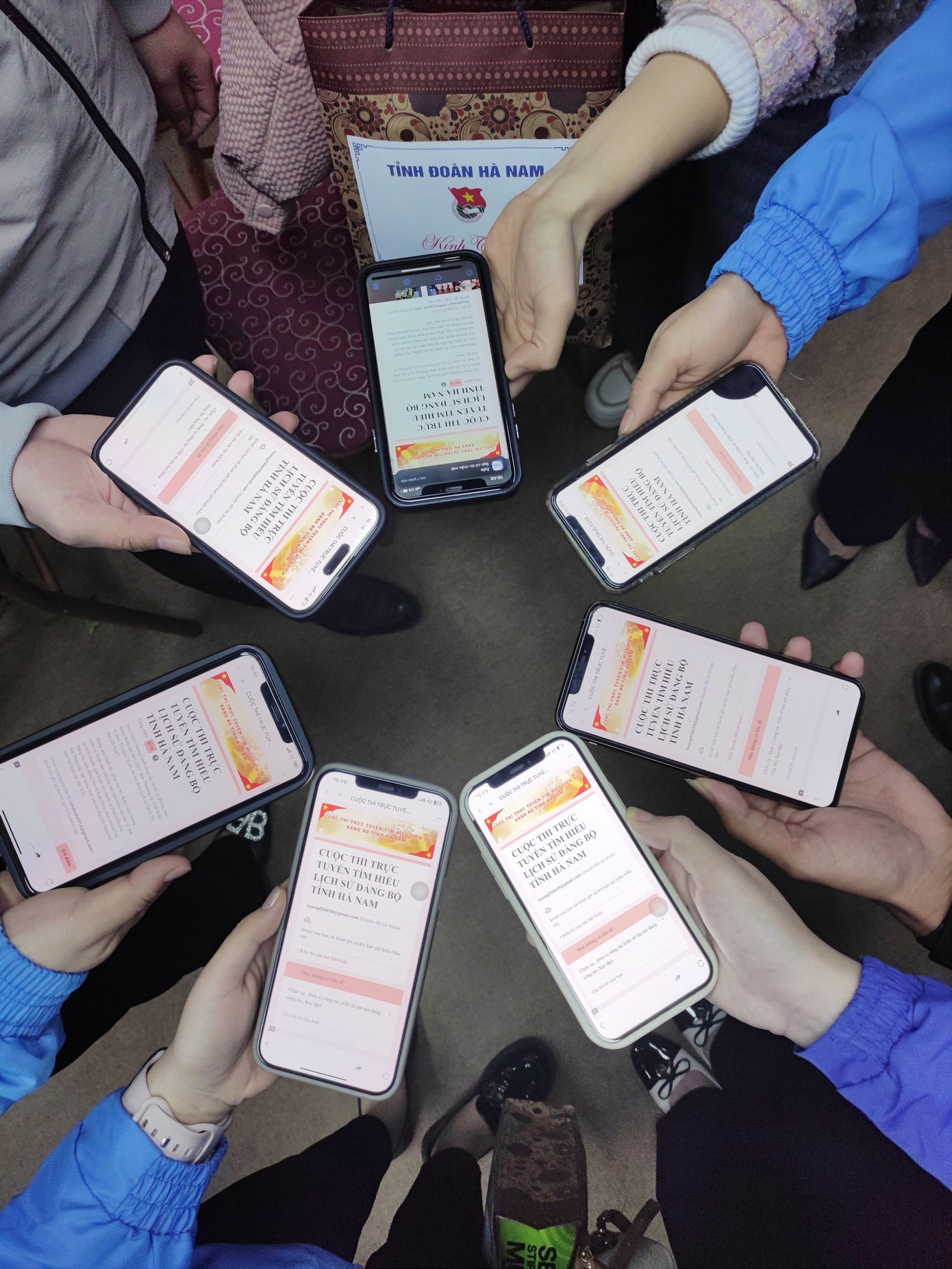 Đoàn Thanh niên - Hội LHTN tỉnh Hà Nam ra mắt Cổng thông tin điện tử Đoàn TNCS Hồ Chí Minh tỉnh Hà Nam; phát động Cuộc thi trực tuyến tìm hiểu lịch sử Đảng bộ tỉnh Hà Nam. Đoàn Thanh niên - Hội LHTN tỉnh Hà Nam ra mắt Cổng thông tin điện tử Đoàn TNCS Hồ Chí Minh tỉnh Hà Nam; phát động Cuộc thi trực tuyến tìm hiểu lịch sử Đảng bộ tỉnh Hà Nam.