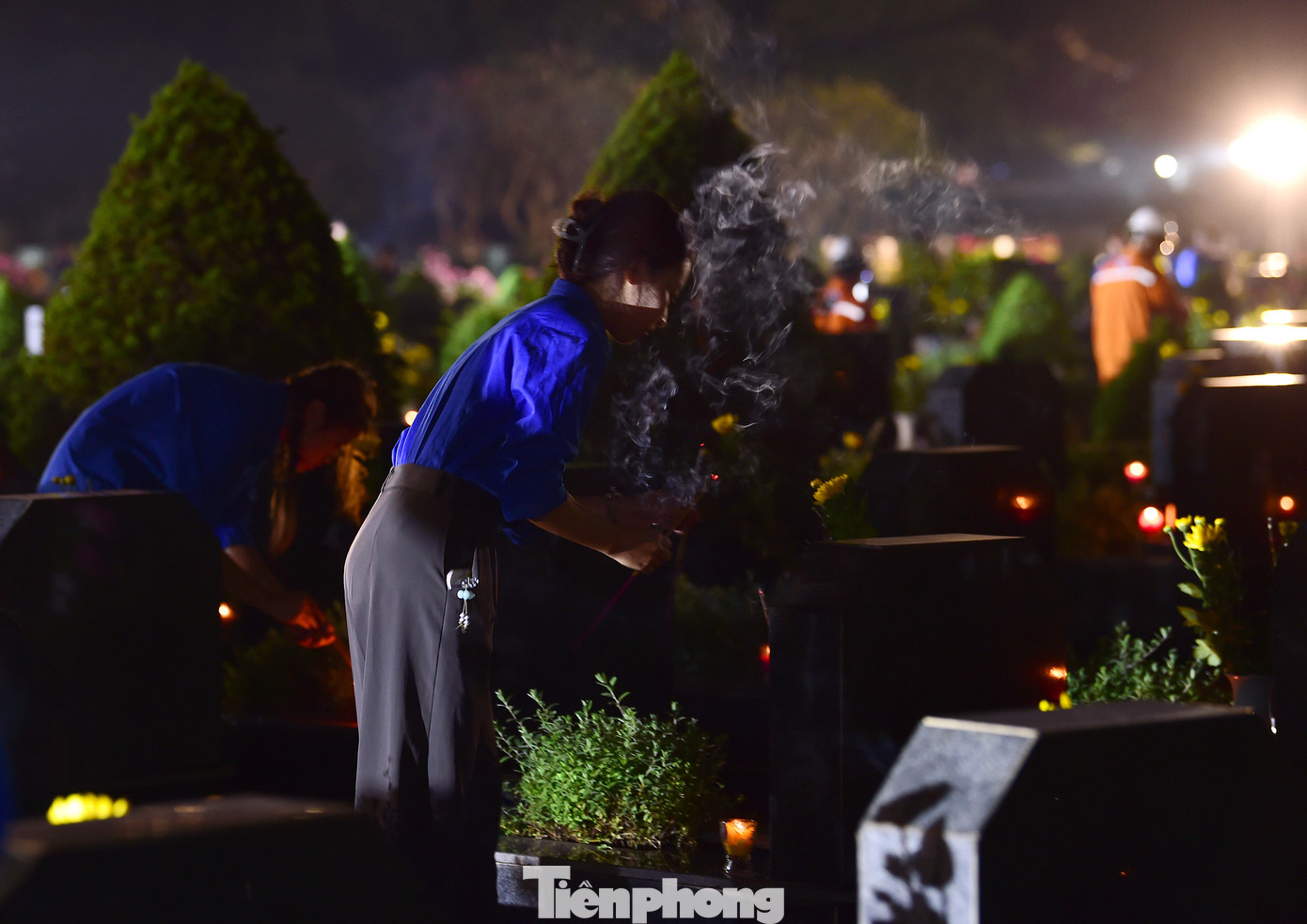 Lễ thắp nến tri ân các anh hùng liệt sĩ nằm trong chuỗi các hoạt động của tuổi trẻ Thủ đô hướng tới kỷ niệm 50 năm Ngày Giải phóng miền Nam, thống nhất Đất nước (30/4/1975 - 30/4/2025), cũng là hoạt động thường niên của Tuổi trẻ Thủ đô nhằm tưởng nhớ, tôn vinh những người đã hy sinh vì độc lập, tự do của dân tộc; thể hiện trách nhiệm và lòng biết ơn sâu sắc đối với những cống hiến vĩ đại của các thế hệ đi trước. Ảnh: Xuân Tùng