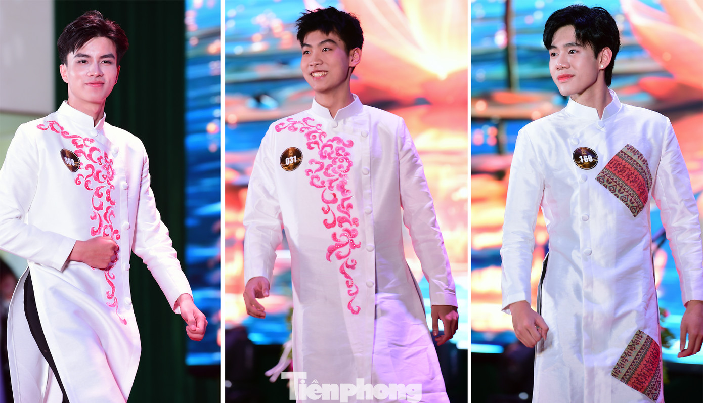 Tham gia đêm Chung kết có sự tham gia của 20 thí sinh nổi bật nhất đến từ các trường, khoa của Đại học Công nghiệp Hà Nội. Mỗi một thí sinh đều có một vẻ đẹp riêng, cá tính riêng; là những đại diện cho một thế hệ sinh viên mới của ĐH Công nghiệp Hà Nội. Ảnh: Xuân Tùng