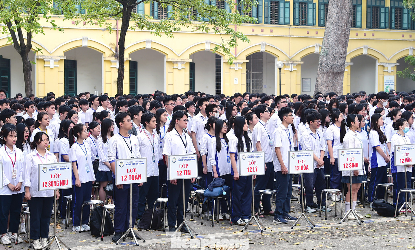 Đây là hoạt động nằm trong chuỗi chương trình giao lưu “Kể chuyện lịch sử - Tiếp lửa truyền thống” dành cho học sinh, sinh viên tại nhiều trường: Tiểu học Phú Diễn (quận Bắc Từ Liêm); ĐH Điện lực; THPT chuyên Chu Văn An (Tây Hồ); THPT Trần Phú (Hoàn Kiếm) và THPT Phan Huy Chú (Đống Đa)...