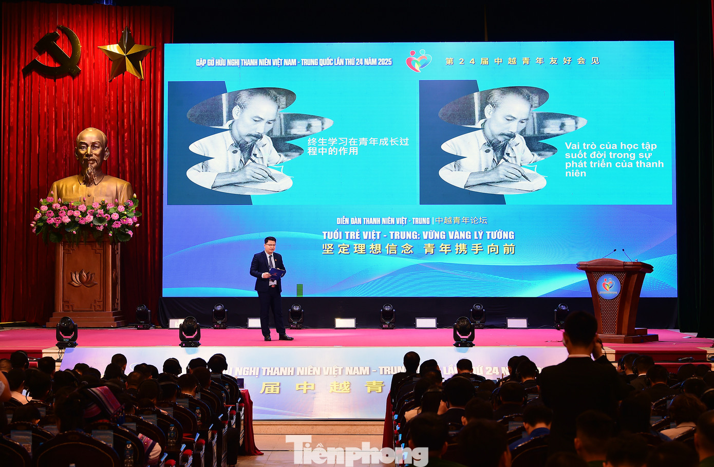 Các đại biểu trình bày tham luận tại Diễn đàn.