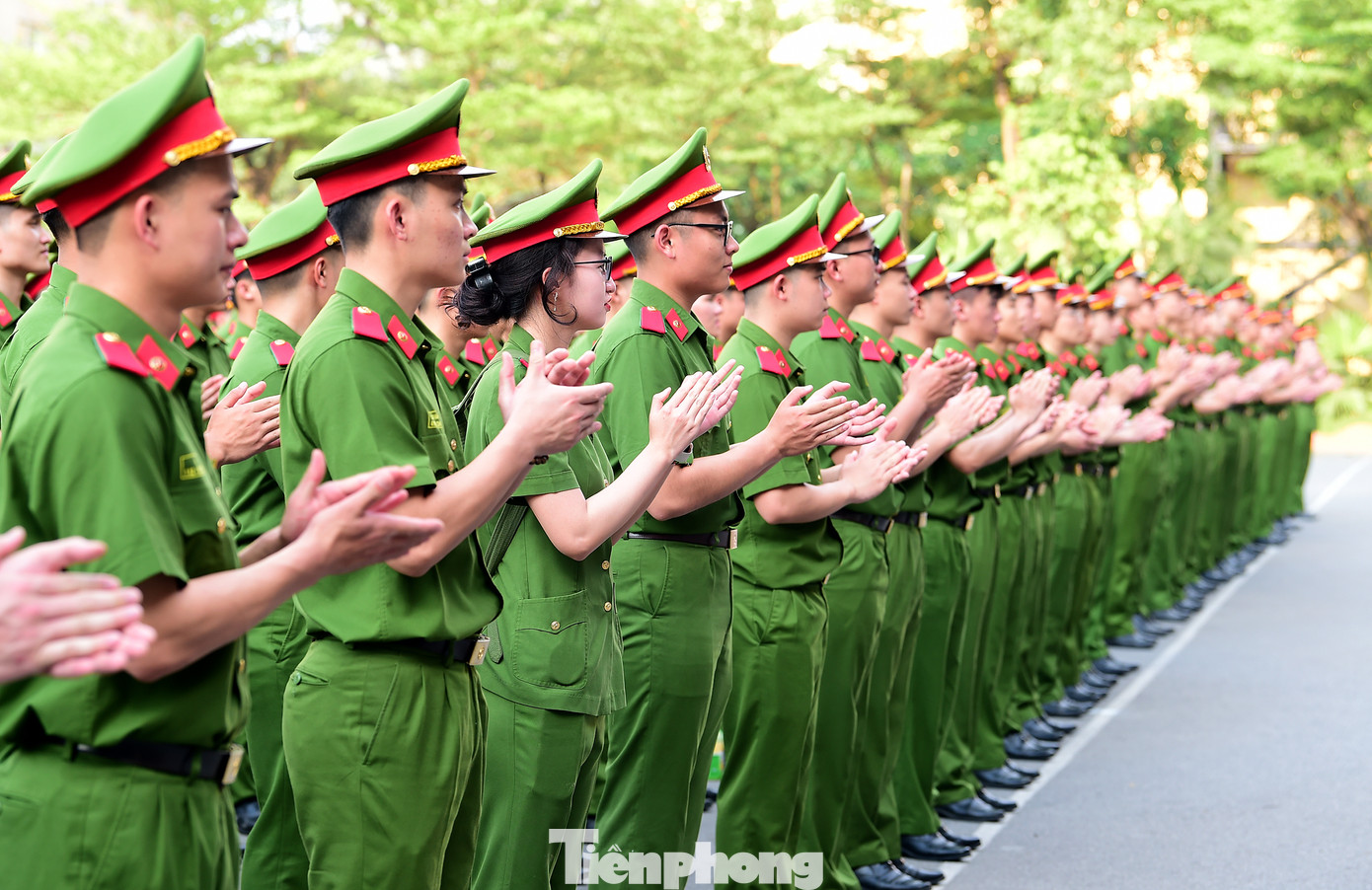 Phát biểu tại lễ xuất quân, Thiếu tướng Chử Văn Dũng - Phó Giám đốc Học viện Cảnh sát nhân dân nhấn mạnh, việc tham gia chương trình Lễ Kỷ niệm 50 năm giải phóng miền Nam, thống nhất đất nước tại TPHCM không chỉ là nhiệm vụ quan trọng mà Ban Chỉ đạo T.Ư, lãnh đạo Bộ Công an giao cho Học viện, mà còn là trách nhiệm, vinh dự và là niềm tự hào khi được góp tiếng trống hào hùng trong ngày toàn thắng của đất nước.