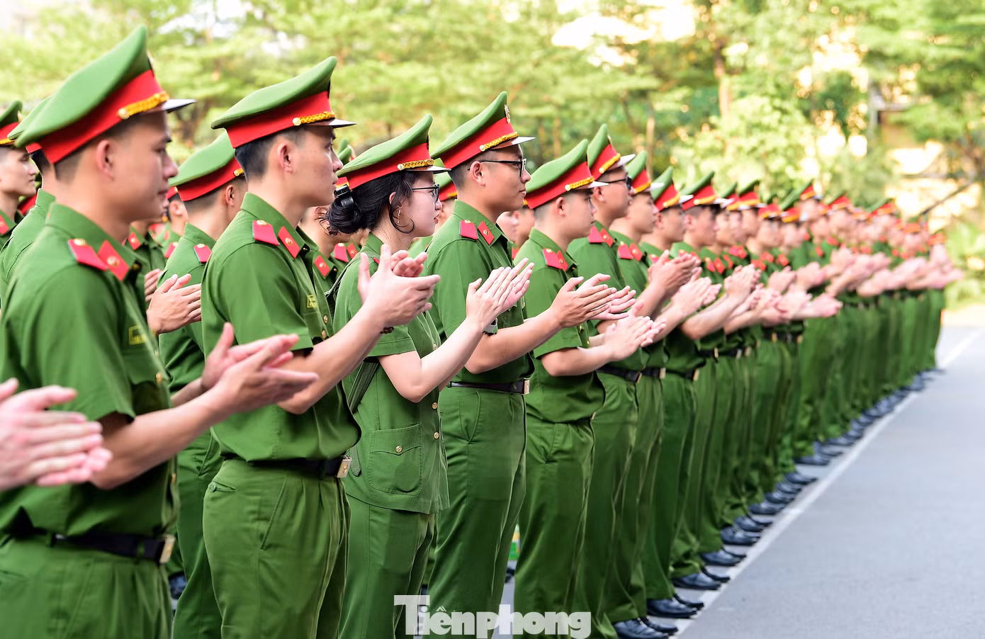 Phát biểu tại lễ xuất quân, Thiếu tướng Chử Văn Dũng - Phó Giám đốc Học viện Cảnh sát nhân dân nhấn mạnh, việc tham gia chương trình Lễ Kỷ niệm 50 năm giải phóng miền Nam, thống nhất đất nước tại TPHCM không chỉ là nhiệm vụ quan trọng mà Ban Chỉ đạo T.Ư, lãnh đạo Bộ Công an giao cho Học viện, mà còn là trách nhiệm, vinh dự và là niềm tự hào khi được góp tiếng trống hào hùng trong ngày toàn thắng của đất nước.