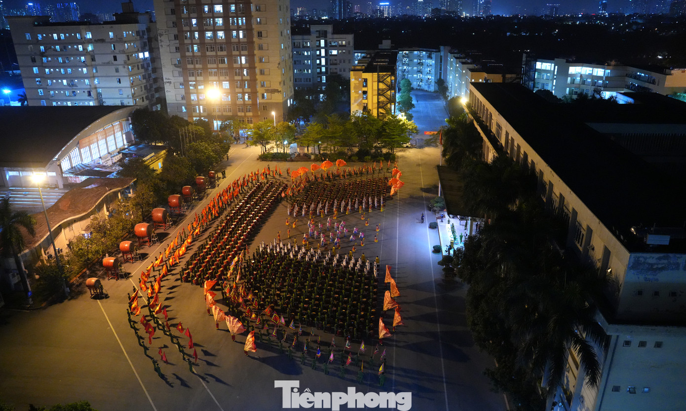 Tối 16/4, tại Hà Nội, Học viện Cảnh sát Nhân dân tổ chức tổng duyệt tiết mục trống hội tham gia chương trình Lễ kỷ niệm 50 năm Ngày Giải phóng miền Nam, thống nhất đất nước (30/4/1975 – 30/4/2025) diễn ra tại TPHCM.