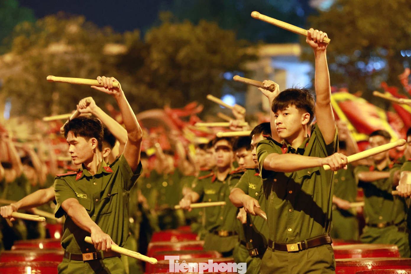 Thông qua màn trống hội, Học viện Cảnh sát nhân dân mong muốn chuyển tải chủ nghĩa anh hùng cách mạng, tinh thần yêu nước, tự hào dân tộc và phát huy giá trị truyền thống văn hoá lịch sử trong nhân dân Việt Nam và đến bạn bè quốc tế; bày tỏ lòng biết ơn sâu sắc với các thế hệ đã hy sinh vì độc lập, thống nhất của Tổ quốc. Bên cạnh đó, là dịp biểu dương lực lượng, lan toả hình ảnh đẹp chiến sĩ Công an nhân dân. Ảnh: Ly Ly