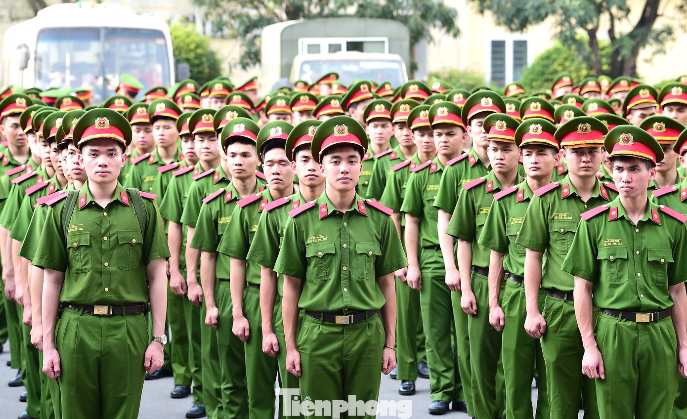 Phát biểu tại lễ xuất quân, Thiếu tướng Chử Văn Dũng - Phó Giám đốc Học viện Cảnh sát nhân dân nhấn mạnh, việc tham gia chương trình Lễ Kỷ niệm 50 năm giải phóng miền Nam, thống nhất đất nước tại TPHCM không chỉ là nhiệm vụ quan trọng mà Ban Chỉ đạo T.Ư, lãnh đạo Bộ Công an giao cho Học viện, mà còn là trách nhiệm, vinh dự và là niềm tự hào khi được góp tiếng trống hào hùng trong ngày toàn thắng của đất nước.