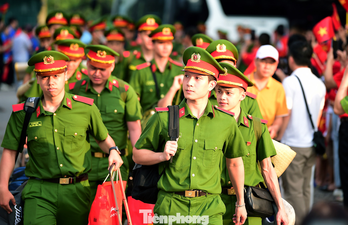 Bạn Vi Việt Nam (học viên D48) bày tỏ, biểu diễn trong chương trình nghệ thuật kỷ niệm 50 năm Ngày Giải phóng miền Nam, thống nhất đất nước là vinh dự lớn lao, sứ mệnh đầy tự hào. "Mỗi hồi trống vang lên không chỉ đơn phần là âm thanh của nghệ thuật mà còn là tiếng vọng của lịch sử, là lời hiệu triệu của lòng yêu nước cháy bỏng. Bản hùng ca toàn thắng như khúc tráng ca bất diệt, gợi nhắc đến những chiến công hiển hách từ ngày 30/4 lịch sử, ngày hội tụ tinh thần quật cường, lòng quả cảm và khát vọng hòa bình của cả dân tộc", Vi Việt Nam nói.