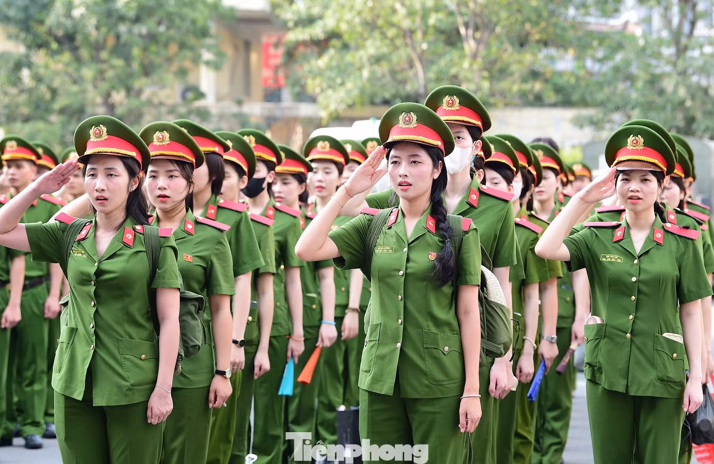 “Cần luôn luôn xác định việc tham gia biểu diễn trong Lễ Kỷ niệm 50 năm Ngày giải phóng miền Nam, thống nhất đất nước là nhiệm vụ chính trị quan trọng, mỗi cá nhân là đại diện cho hình ảnh, uy tín của lực lượng Công an nhân dân. Vì vậy phải thể hiện cao nhất tinh thần trách nhiệm, ý thức chính trị từ phát ngôn đến hành động, tuyệt đối không có bất kỳ lời nói, hành động gây ảnh hưởng và tổn hại đến hình ảnh, uy tín của quốc gia và lực lượng Công an nhân dân”, thiếu tướng Chử Văn Dũng nói.