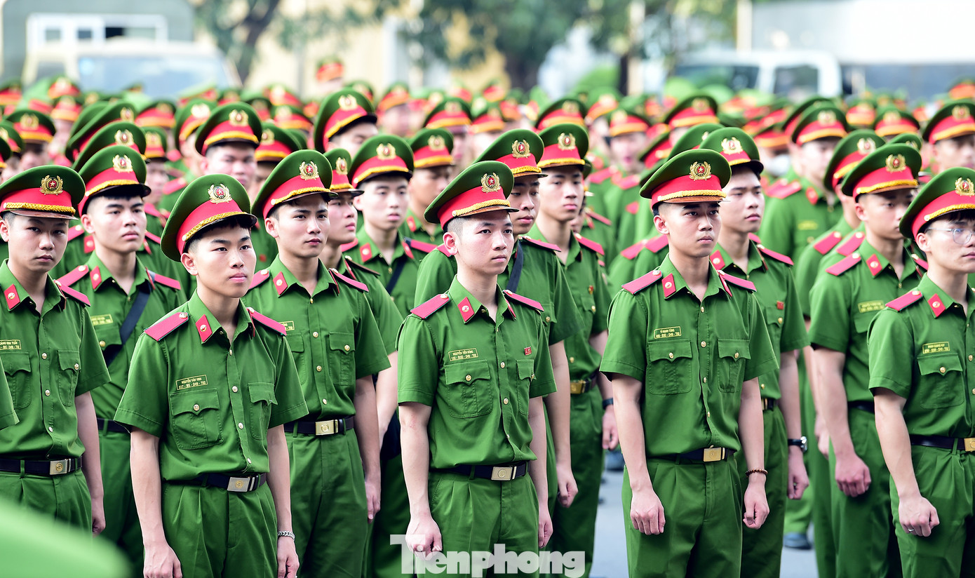 Phát biểu tại lễ xuất quân, Thiếu tướng Chử Văn Dũng - Phó Giám đốc Học viện Cảnh sát nhân dân nhấn mạnh, việc tham gia chương trình Lễ Kỷ niệm 50 năm giải phóng miền Nam, thống nhất đất nước tại TPHCM không chỉ là nhiệm vụ quan trọng mà Ban Chỉ đạo T.Ư, lãnh đạo Bộ Công an giao cho Học viện, mà còn là trách nhiệm, vinh dự và là niềm tự hào khi được góp tiếng trống hào hùng trong ngày toàn thắng của đất nước.