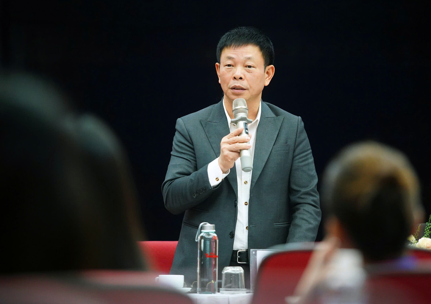 Nhà báo Phùng Công Sưởng phát biểu tại chương trình. Ảnh: Duy Phạm Nhà báo Phùng Công Sưởng phát biểu tại chương trình. Ảnh: Duy Phạm