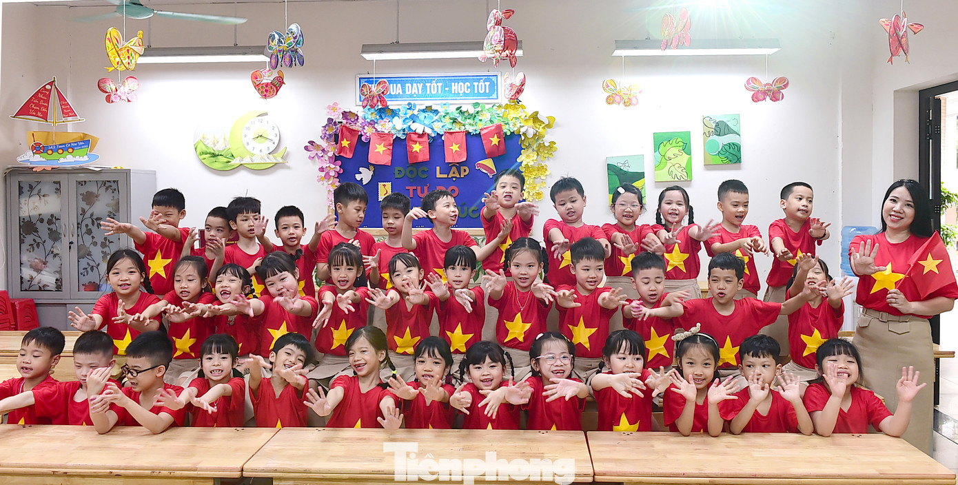 Với những hoạt động trang trí không gian trường, lớp và sinh hoạt theo chủ đề, vẽ tranh… và ngoại khóa, các bạn nhỏ có dịp hiểu biết hơn về ngày 30/4 để cùng cả nước chào đón kỷ niệm 50 năm Ngày giải phóng miền Nam, thống nhất đất nước và cảm nhận “hòa bình đẹp lắm” để trân trọng và biết ơn thế hệ đi trước.