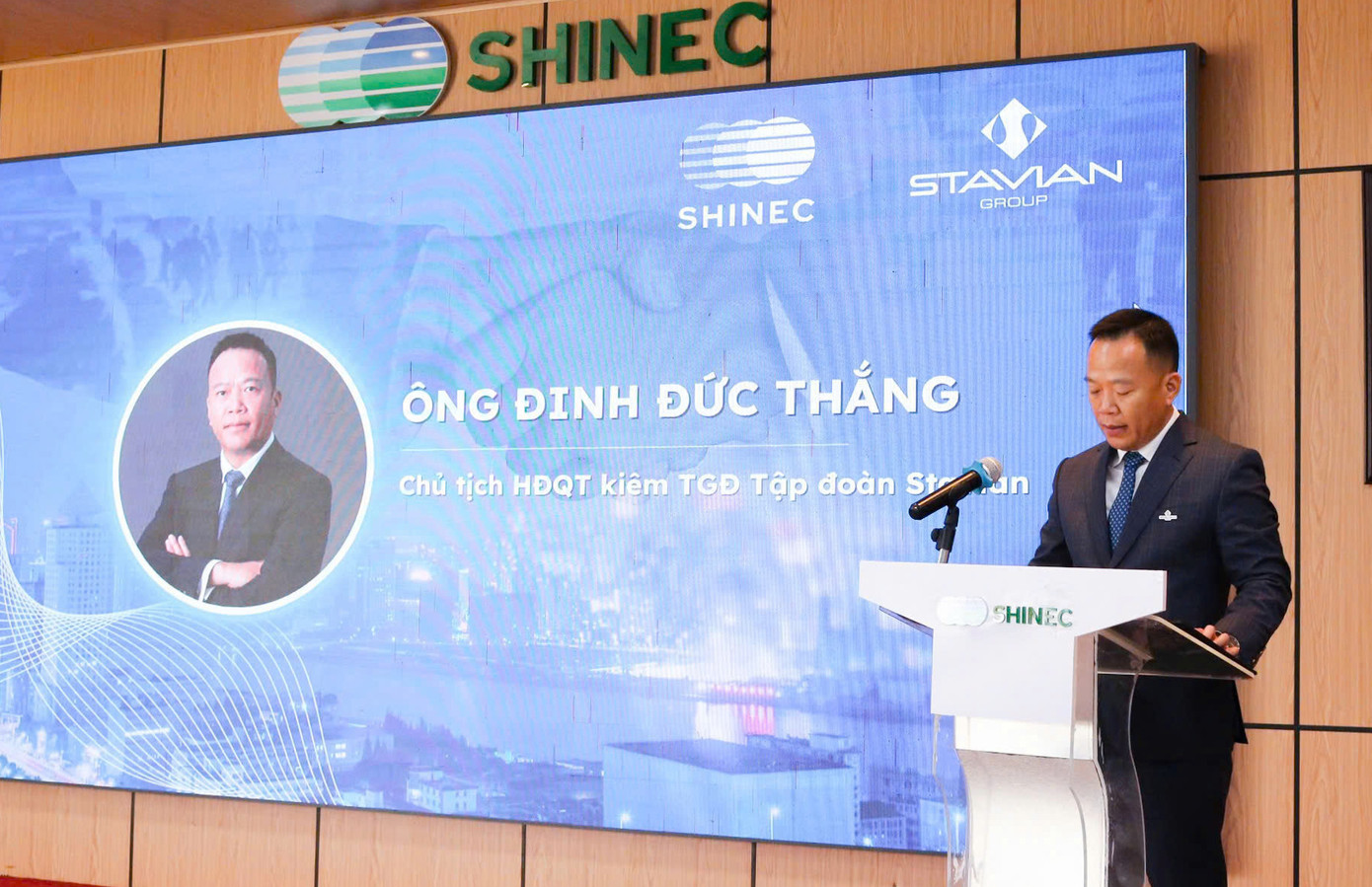 Ông Đinh Đức Thắng – Chủ tịch HĐQT kiêm Tổng Giám đốc Tập đoàn Stavian phát biểu tại buổi lễ. Ông Đinh Đức Thắng – Chủ tịch HĐQT kiêm Tổng Giám đốc Tập đoàn Stavian phát biểu tại buổi lễ.