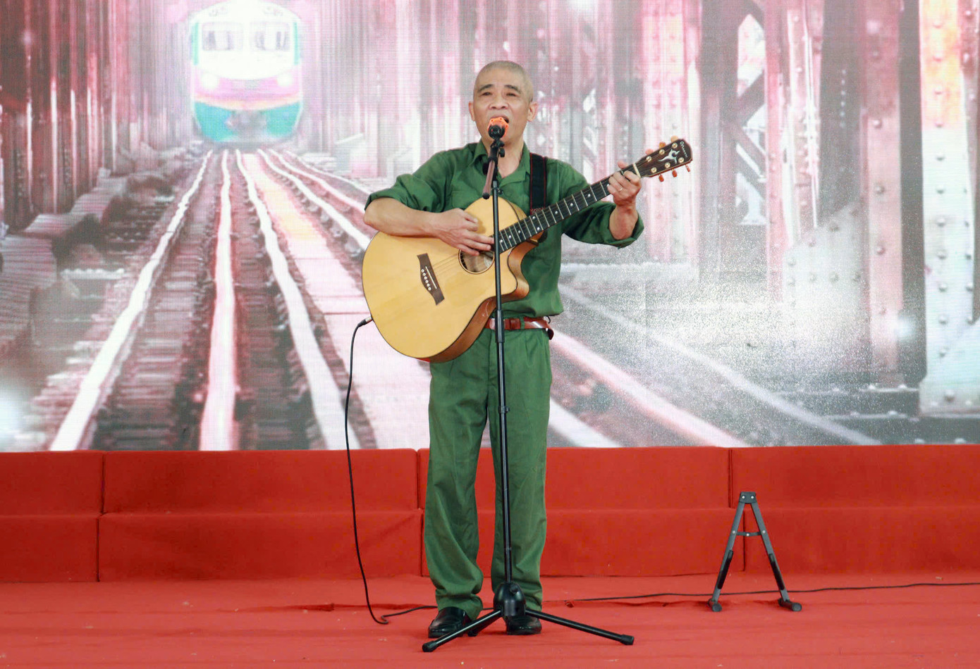 Nhạc sĩ Trương Quý Hải mang đến những giai điệu giàu cảm xúc và chia sẻ về cảm hứng sáng tác các ca khúc về tình yêu quê hương, đất nước. Ảnh: BTC Nhạc sĩ Trương Quý Hải mang đến những giai điệu giàu cảm xúc và chia sẻ về cảm hứng sáng tác các ca khúc về tình yêu quê hương, đất nước. Ảnh: BTC