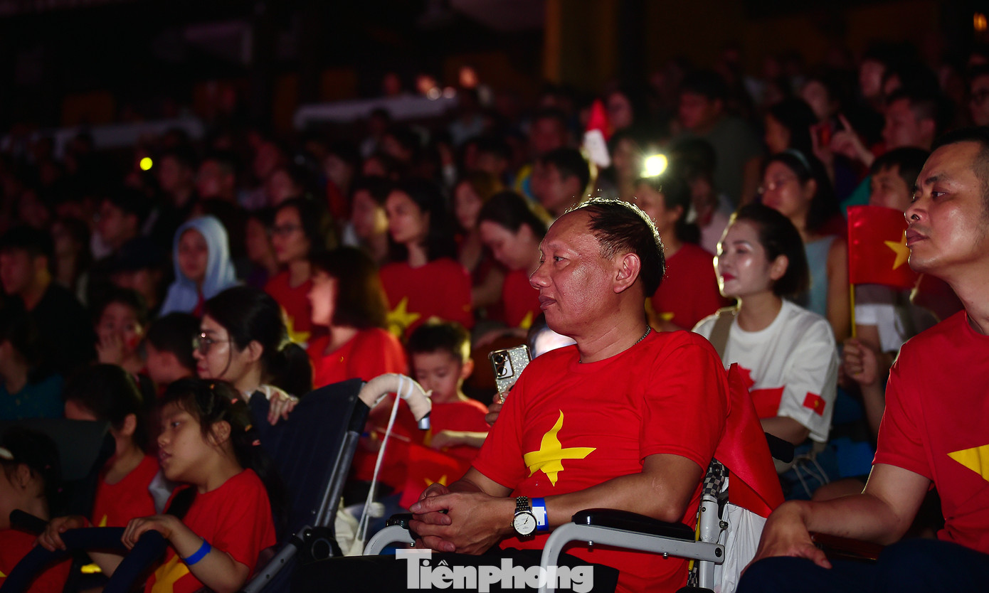 Theo anh Thành, sự phát triển của mỗi người không thể tách rời cội nguồn văn hóa dân tộc. Văn hóa là nền tảng, là gốc rễ định hình nhân cách, nuôi dưỡng tâm hồn và nâng đỡ ý chí vươn lên. Đặc biệt, với những thanh niên khuyết tật yếu thế, văn hóa truyền thống là điểm tựa tinh thần, ánh sáng soi đường trên hành trình vượt qua nghịch cảnh để hòa nhập, khẳng định giá trị bản thân và đóng góp cho cộng đồng. Ảnh: Xuân Tùng