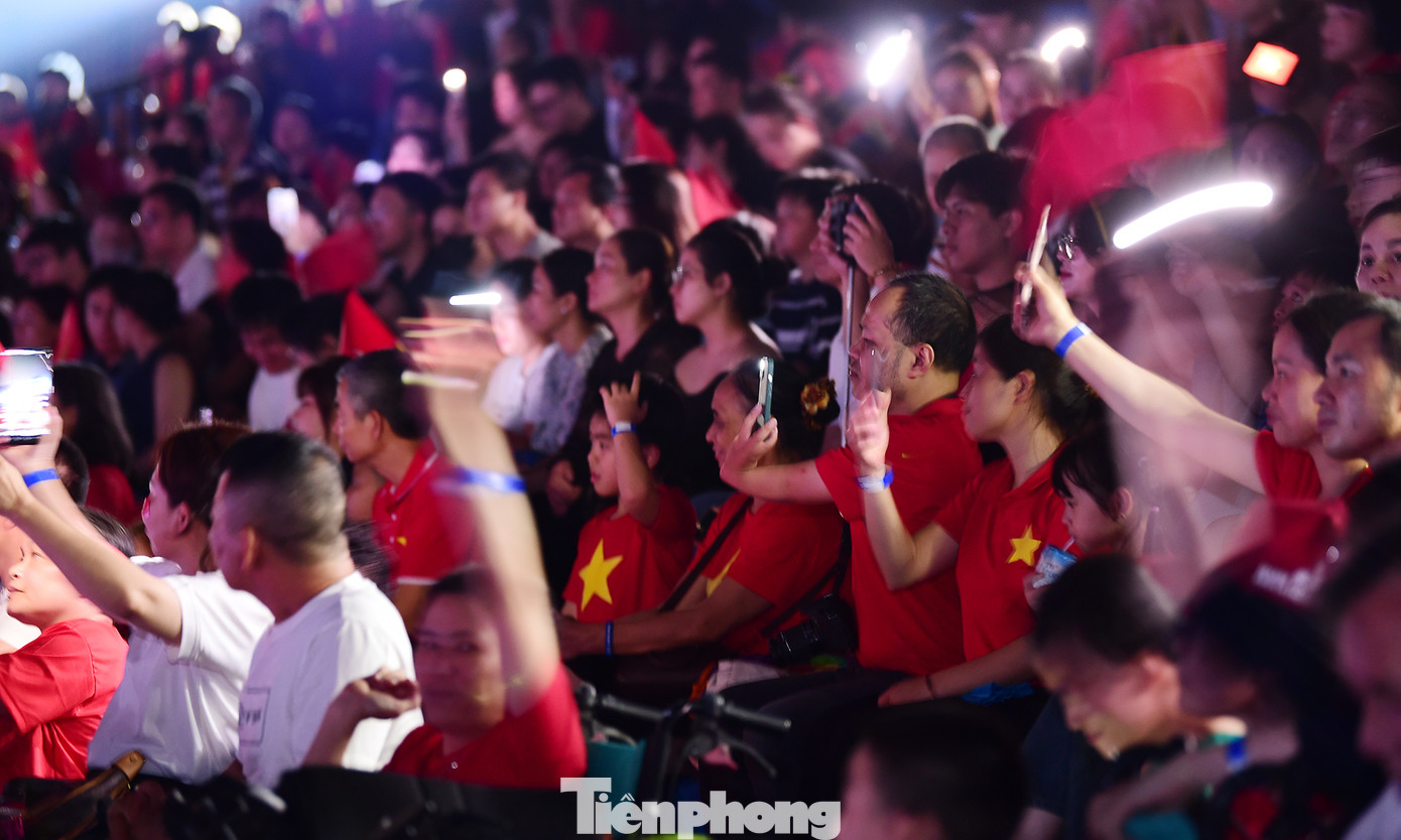 Theo anh Thành, sự phát triển của mỗi người không thể tách rời cội nguồn văn hóa dân tộc. Văn hóa là nền tảng, là gốc rễ định hình nhân cách, nuôi dưỡng tâm hồn và nâng đỡ ý chí vươn lên. Đặc biệt, với những thanh niên khuyết tật yếu thế, văn hóa truyền thống là điểm tựa tinh thần, ánh sáng soi đường trên hành trình vượt qua nghịch cảnh để hòa nhập, khẳng định giá trị bản thân và đóng góp cho cộng đồng. Ảnh: Xuân Tùng