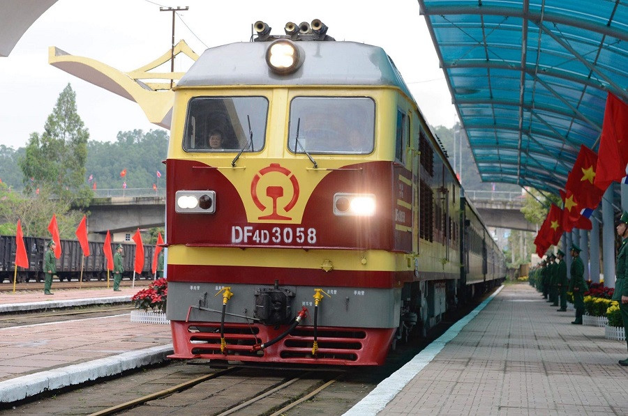 Chủ tịch Triều Tiên Kim Jong Un lên tàu về nước ảnh 10 Chủ tịch Triều Tiên Kim Jong Un lên tàu về nước ảnh 10