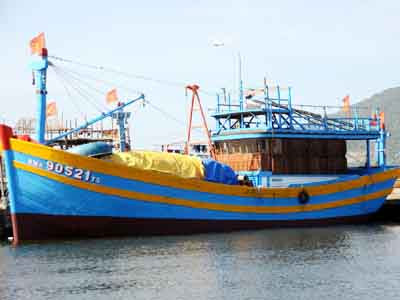 Tàu ĐNa 90521 vừa đóng mới của bà Huệ chuẩn bị ra Hoàng Sa