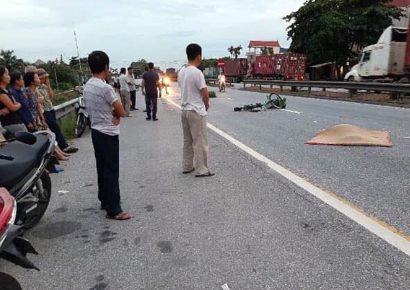 Quốc lộ 5 ùn tắc 10km sau ba vụ tai nạn khiến bảy người chết ảnh 2