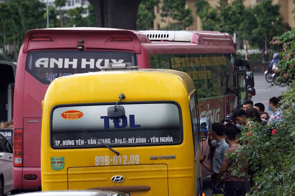Tài xế bất chấp đón khách trước mặt CSGT ngày đầu nghỉ lễ 2/9 ảnh 6