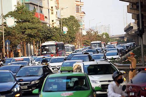 Cửa ngõ nam Hà Nội 'tê liệt' chiều mùng 5 Tết ảnh 10