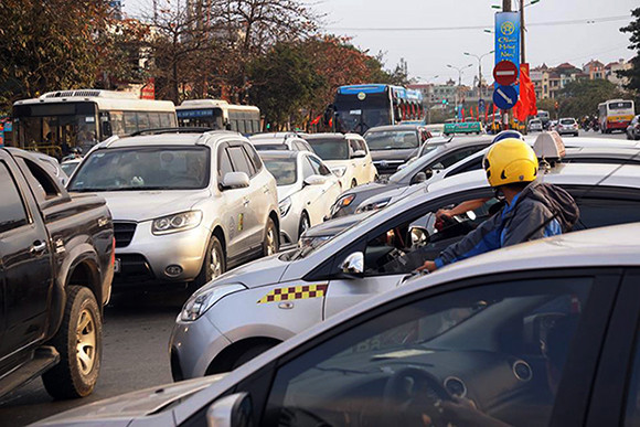 Cửa ngõ nam Hà Nội 'tê liệt' chiều mùng 5 Tết ảnh 4