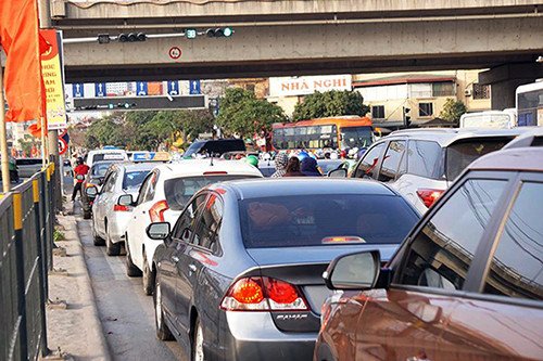 Cửa ngõ nam Hà Nội 'tê liệt' chiều mùng 5 Tết ảnh 8