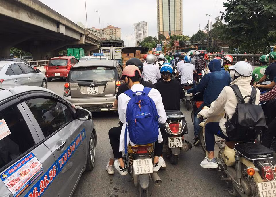 Ùn ùn về nghỉ lễ, cửa ngõ Hà Nội và TPHCM kẹt cứng ảnh 11