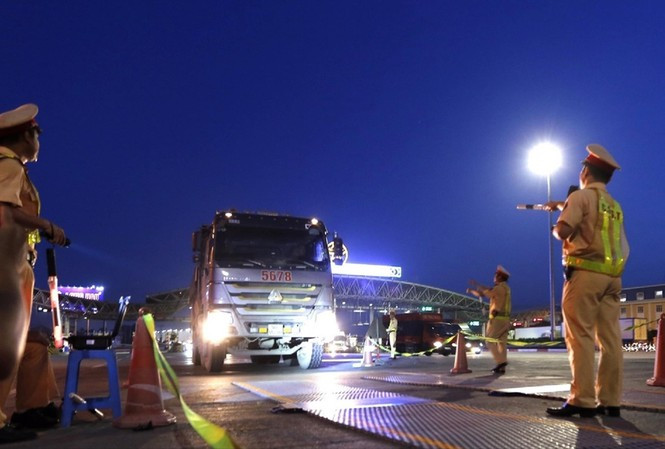 Dự thảo mới, CSGT được dừng xe kiểm soát trong những trường hợp nào? ảnh 2