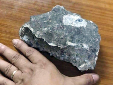 Người vi phạm nhặt đá ven đường đánh đại úy CSGT nhập viện ảnh 2