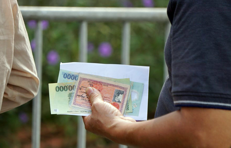 Vài tiếng trước trận Việt Nam-Malaysia, vé 'chợ đen' vẫn bị hét giá tiền triệu ảnh 7