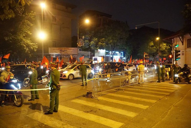 Hàng nghìn cảnh sát 'trực chiến' chống đua xe trận Việt Nam - Thái Lan ảnh 2