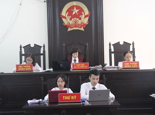 Ba mẹ con vướng vòng lao lý vì ‘bảo vệ đồng hồ nước’ ảnh 1