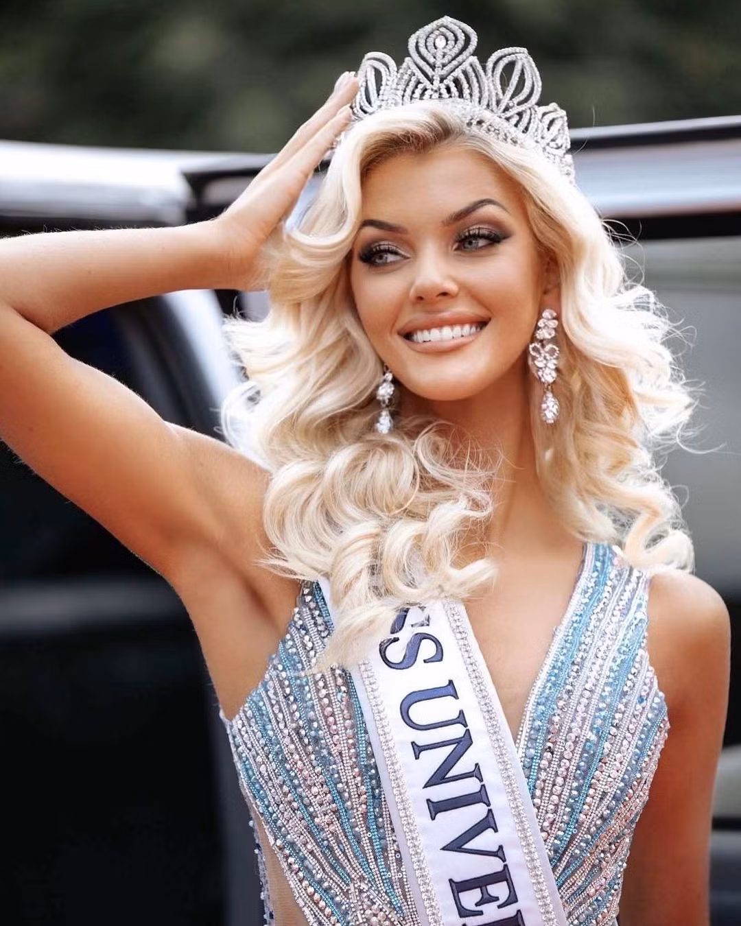 Sau hai năm, người đẹp trau dồi nhan sắc, kỹ năng để quay trở lại với đấu trường Miss Universe. Hiện, Victoria được đánh giá chín muồi về nhan sắc, kỹ năng trình diễn nóng bỏng, chuyên nghiệp hơn.