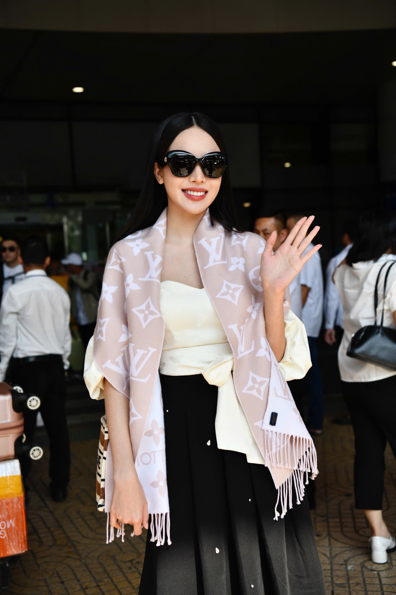 Thanh Thủy diện trang phục năng động, giản dị khi tới Hà Nội. Thanh Thủy diện trang phục năng động, giản dị khi tới Hà Nội.